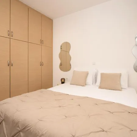 ν4 Downtown Appartamento *
